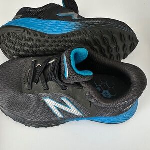 New Balance fresh foam arishi Boys infant/toddler sz 6 Black/Blue auqa